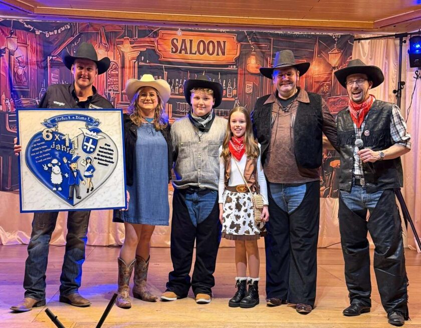 Prinz Stefan I., Prinzessin Diana I., Prinz Leo I., Prinzessin Mila I., Präsident Daniel Prestel, Sitzungspräsident Frank Notheis (v. l. n. r.).