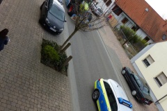 13-fröhliche-Fahrt-mit-Polizeischutz